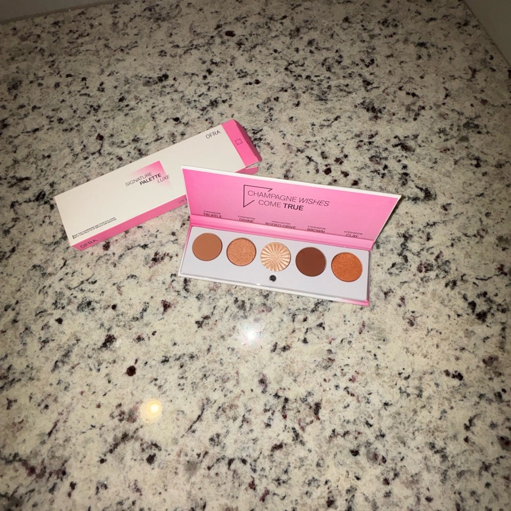 OFRA COSMETICS
Signature Luxe Palette - Picture 3 of 4
